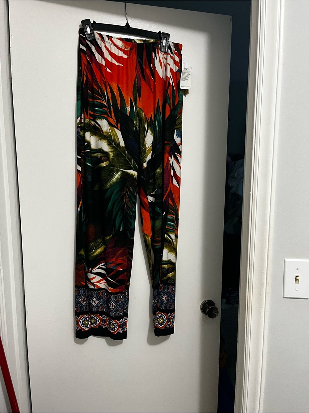 Woman’s  Tropical Print Pull-On Pants - Red & Green